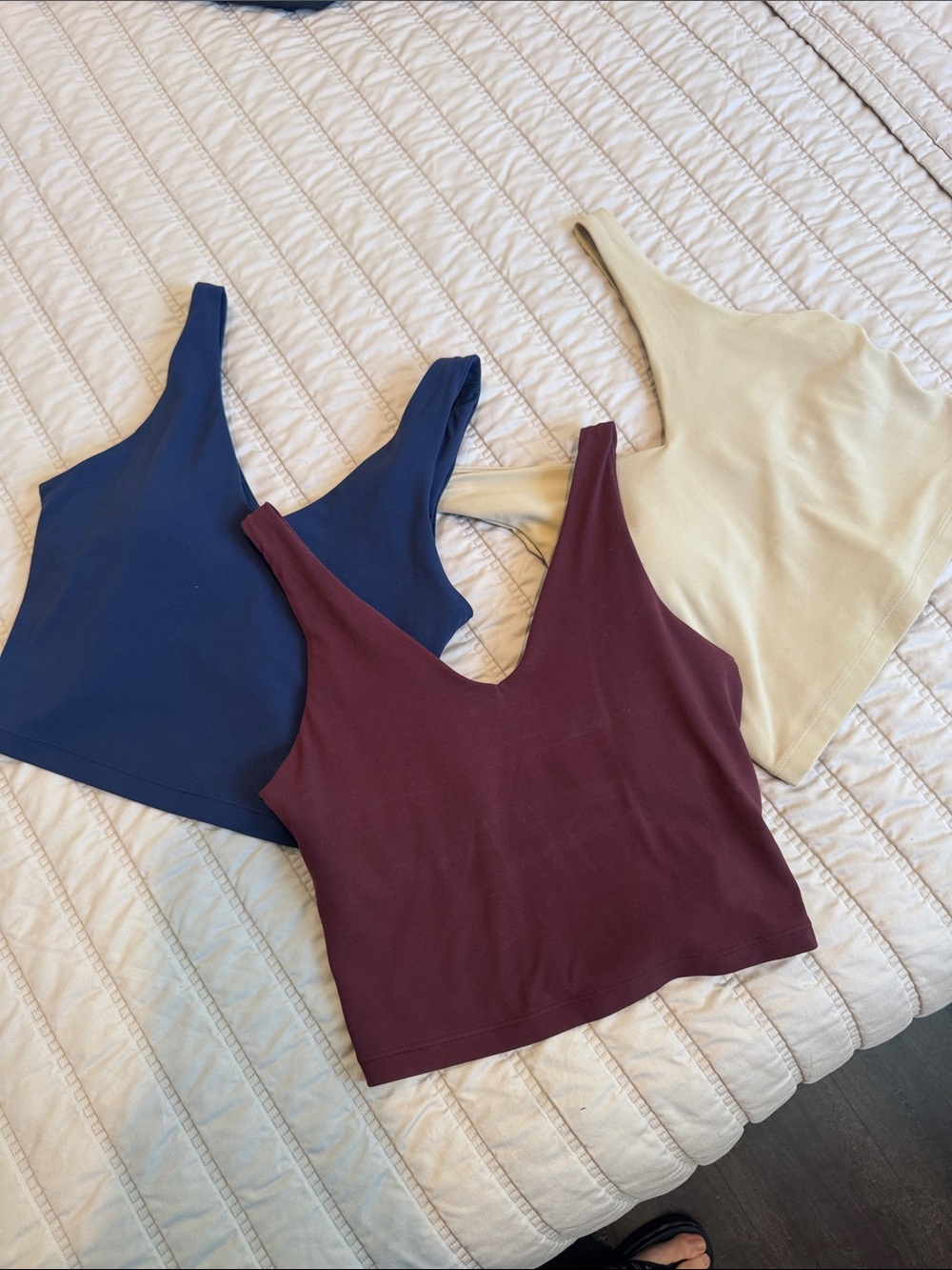 BUNDLE Athleta Transcend V-Neck Crop Bra A-C, Burgundy & Cream Nacy size small